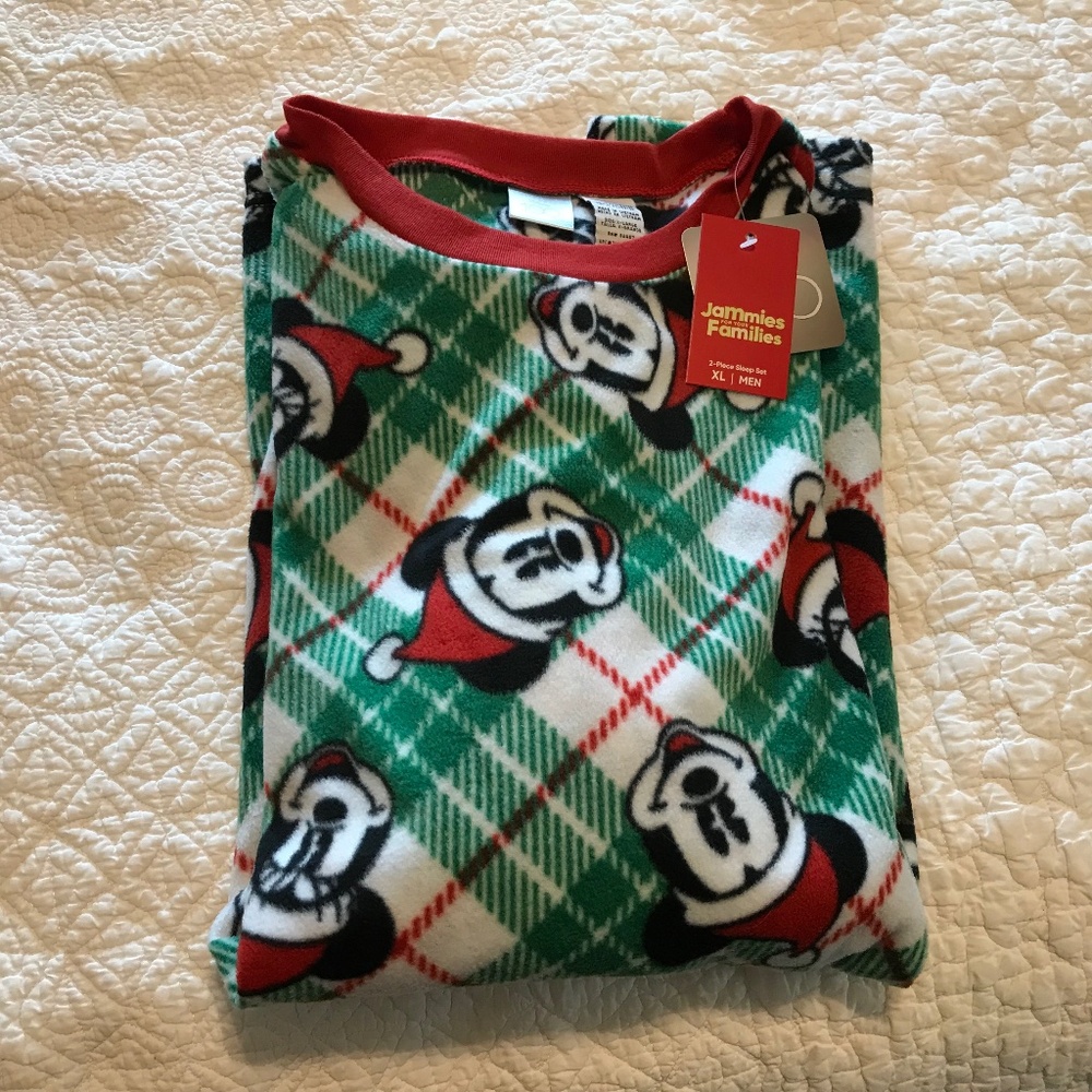 NWT Disney™️ Mickey & Minnie long sleeved plaid fleece sleep shirt (XL)